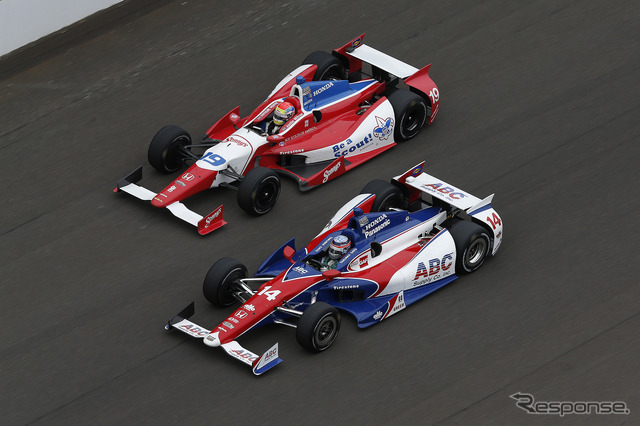 2013年シーズンの佐藤琢磨の走り(カーNo.14)。写真:Honda