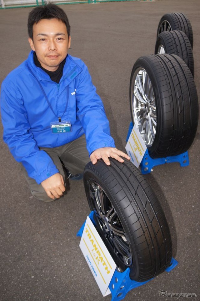 東洋ゴム工業は「トランパスシリーズ」の新商品を発表(写真:開発を担当した東洋ゴム工業の古川誠氏)