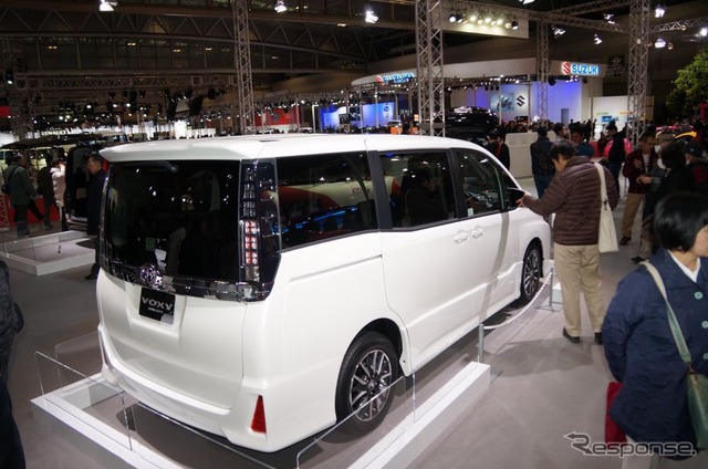 トヨタ自動車が名古屋モーターショーに出品した ヴォクシー コンセプト