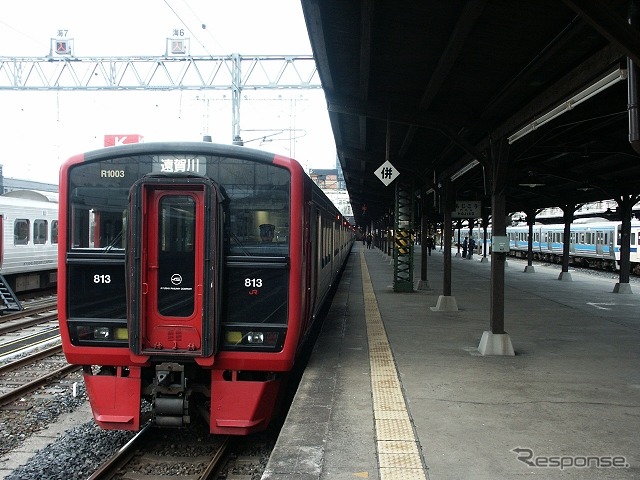 813系の普通列車。鹿児島本線の小倉～博多間では快速・準快速の停車パターン見直しが行われる