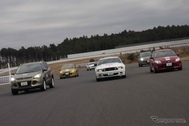 イベントでは、フォード車によるパレードランも行われた(Tetsuya OTA出光ENJOY & SAFETY DRIVING LESSON with FORD)