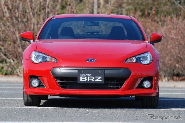 スバルの共通デザインモチーフ「ヘキサゴングリル」を採用した、BRZ