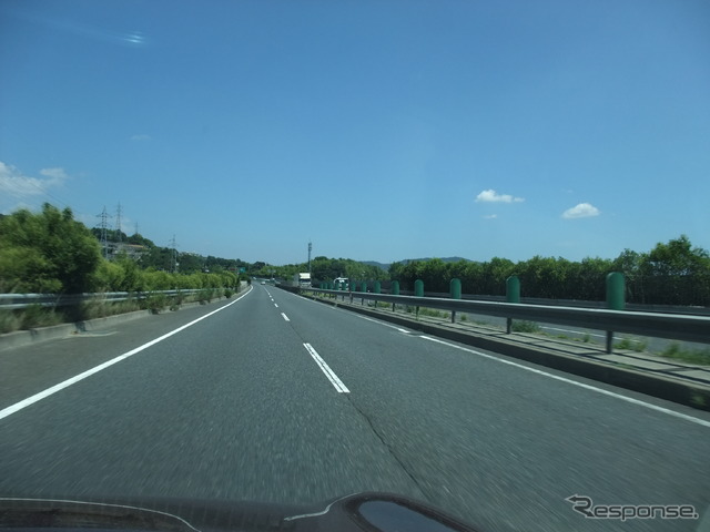 岡山の尾道バイパス。60km/h制限だが、信号がなく、平均速度は国道2号線本ルートよりずっと速い。