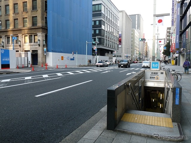 東京メトロ銀座線京橋駅の入口がある中央通り。東京駅を従来の西之島とするなら、新しい島は京橋駅付近に出現したことになる。