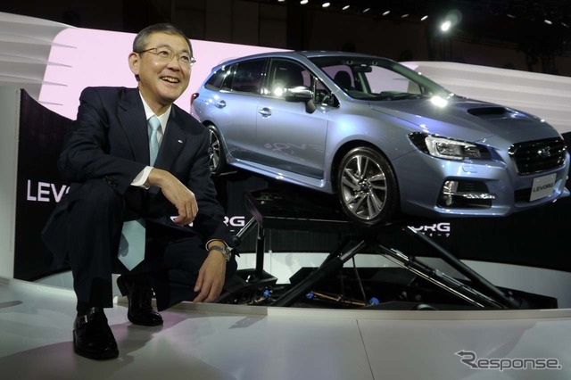 東京モーターショーのプレスイベントで「日本専用車として最新技術を注ぎ込んだ」と話す富士重工業代表取締役社長 吉永泰之氏
