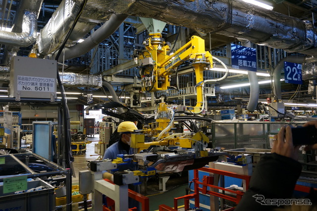 スバル群馬製作所 矢島工場 第二製造部 第五トリム課。バッテリー搭載工程。