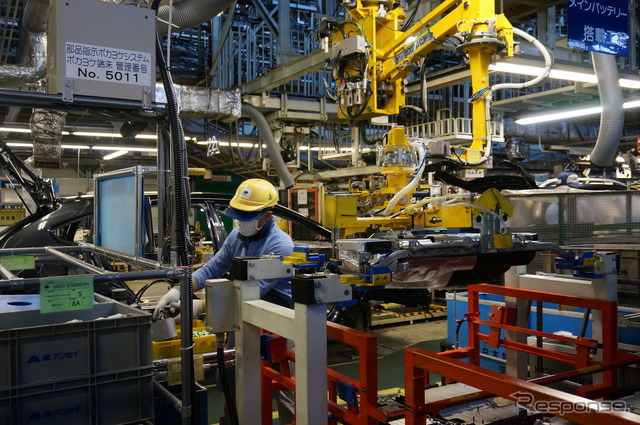スバル群馬製作所 矢島工場 第二製造部 第五トリム課。バッテリー搭載工程。