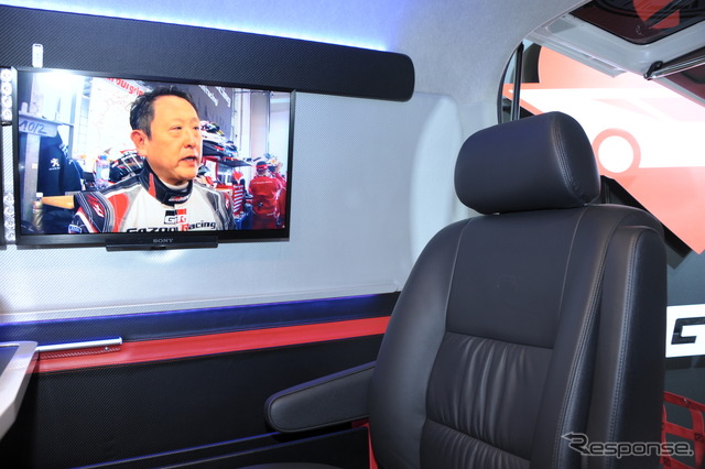 トヨタ GAZOO Racing に展示されたコマンドハイエース