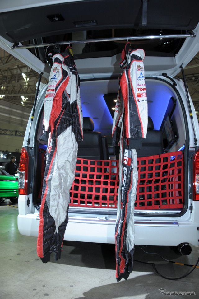 トヨタ GAZOO Racing に展示されたコマンドハイエース