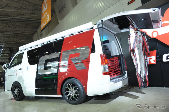トヨタ GAZOO Racing に展示されたコマンドハイエース