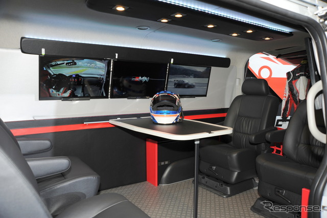 トヨタ GAZOO Racing コマンドハイエース
