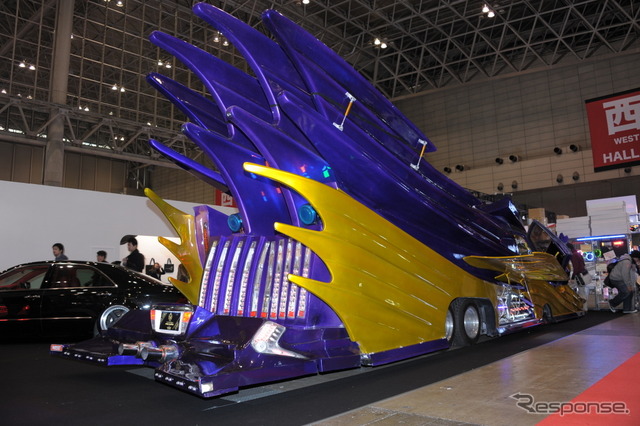 バットマン号 セクシーカスタム(ベースはL123Vハイエース)