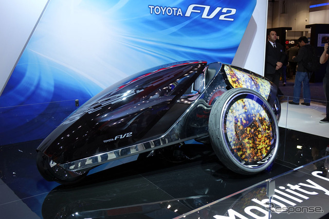 CES会場では一人乗り用コンセプトカー「FV2」も出展された
