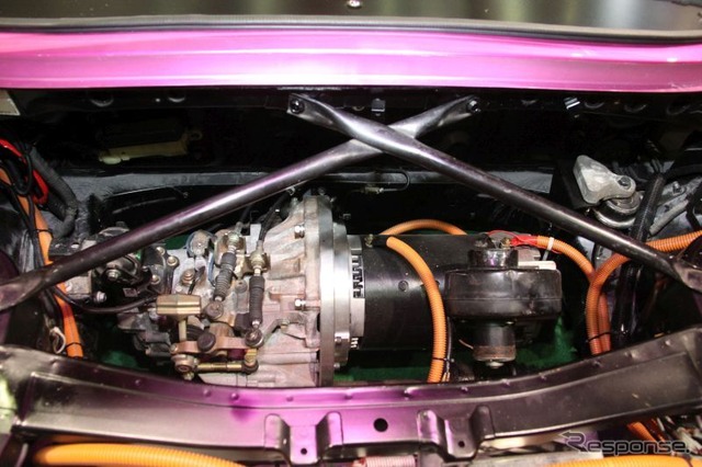 出力75Kwのモーター。モーターのでっぱりは冷却用のファン