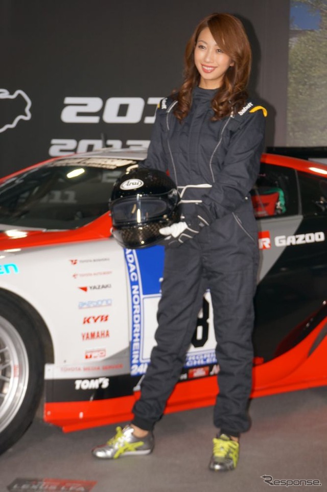 【東京オートサロン14】会場に美人レーサー大集合!?