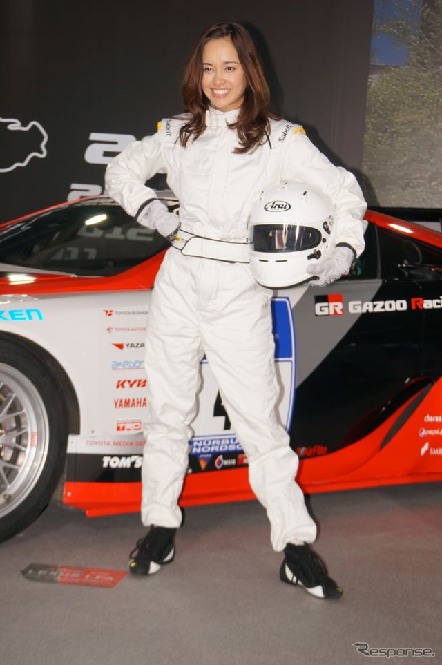 【東京オートサロン14】会場に美人レーサー大集合!?