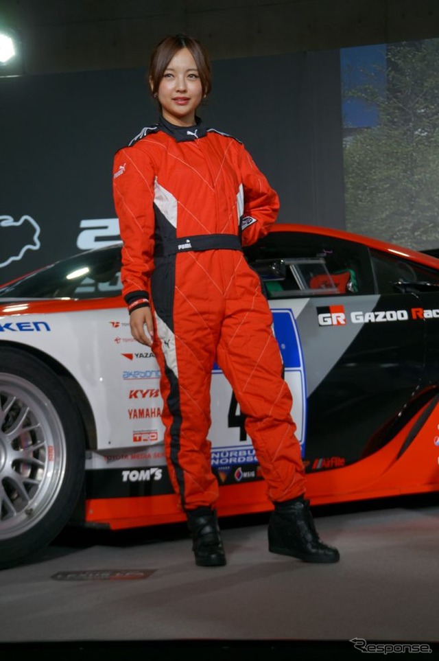 【東京オートサロン14】会場に美人レーサー大集合!?