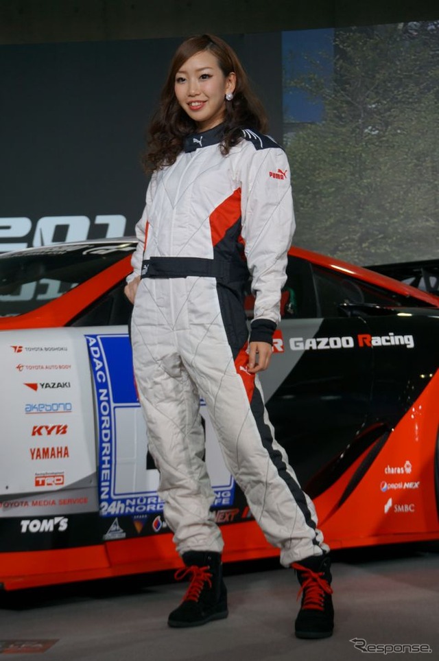 【東京オートサロン14】会場に美人レーサー大集合!?