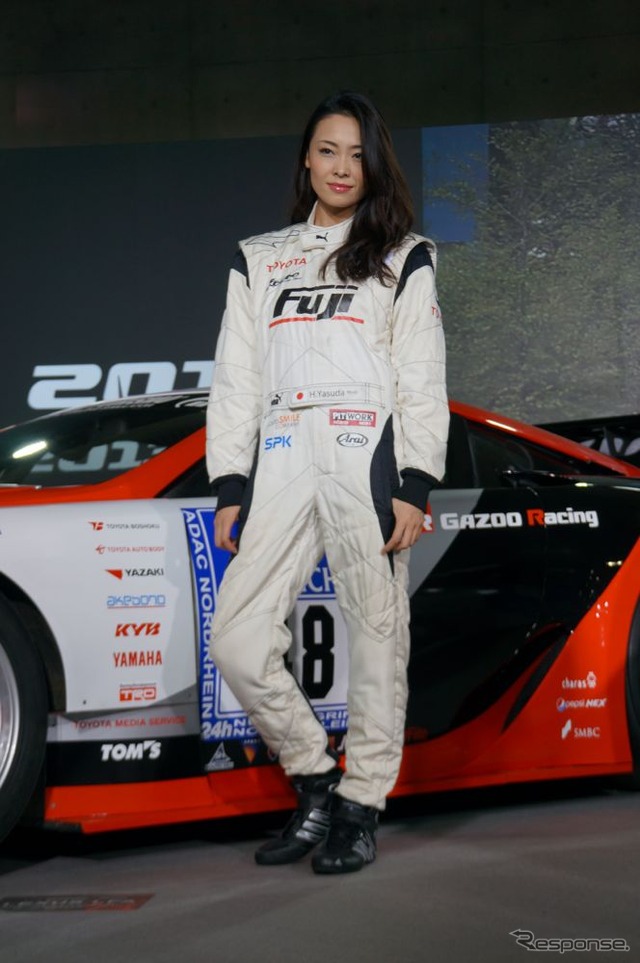 【東京オートサロン14】会場に美人レーサー大集合!?