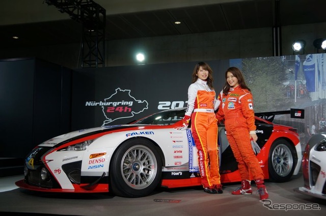 【東京オートサロン14】会場に美人レーサー大集合!?