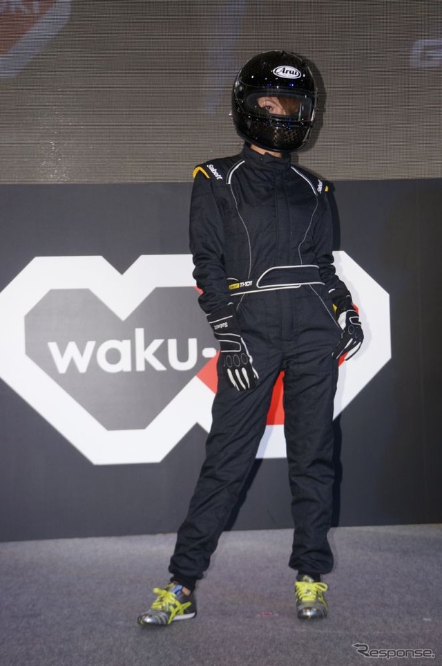 【東京オートサロン14】会場に美人レーサー大集合!?