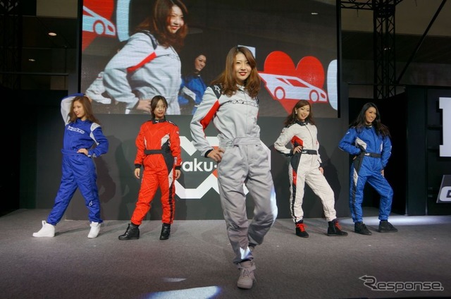 【東京オートサロン14】会場に美人レーサー大集合!?