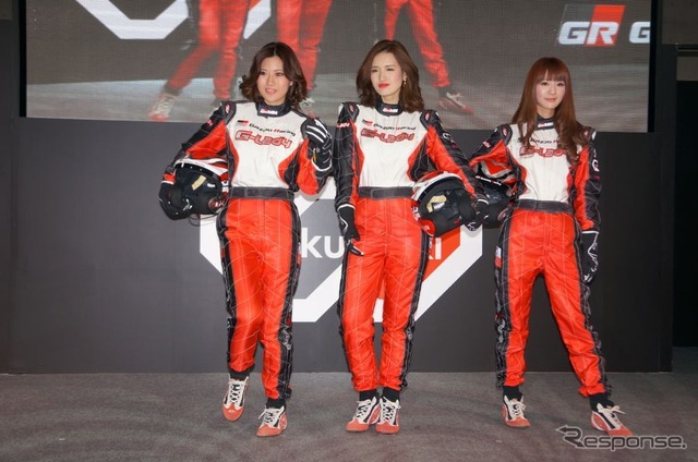 【東京オートサロン14】会場に美人レーサー大集合!?
