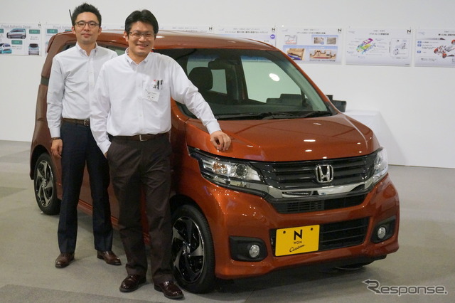 本田技研技研工業 インテリアデザイン担当 河内雄介氏(左)とエクステリアデザイン担当した江田敏行氏