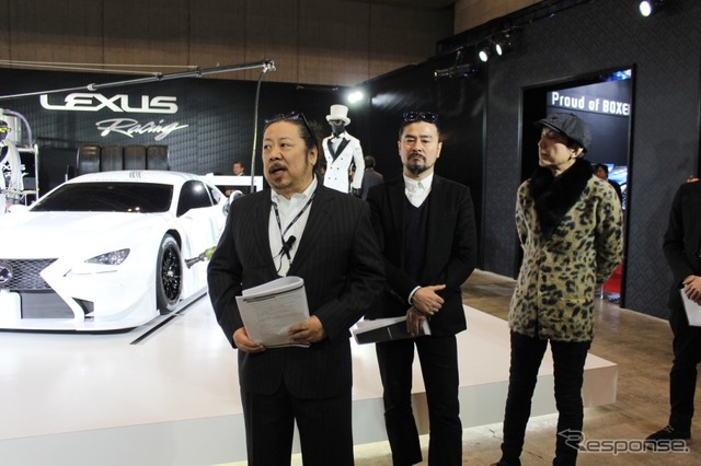 東京オートサロン14レクサスブースの総合プロデューサーB2ENGINE及川晃氏(左)、衣装デザイン担当の小比企達也氏(中央)、衣装スタイリング担当の島津由行氏(右)