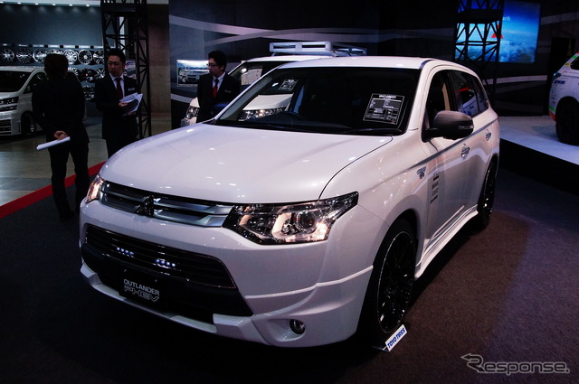 三菱 アウトランダーPHEV シティクルーザー(東京オートサロン14)
