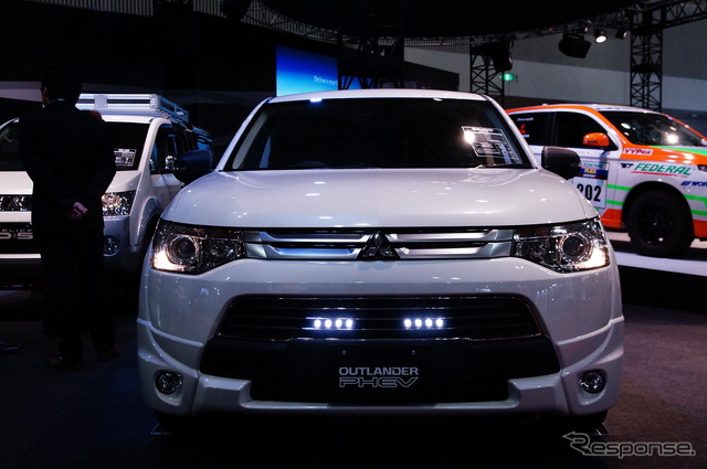 三菱 アウトランダーPHEV シティクルーザー(東京オートサロン14)