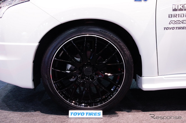 三菱 アウトランダーPHEV シティクルーザー(東京オートサロン14)