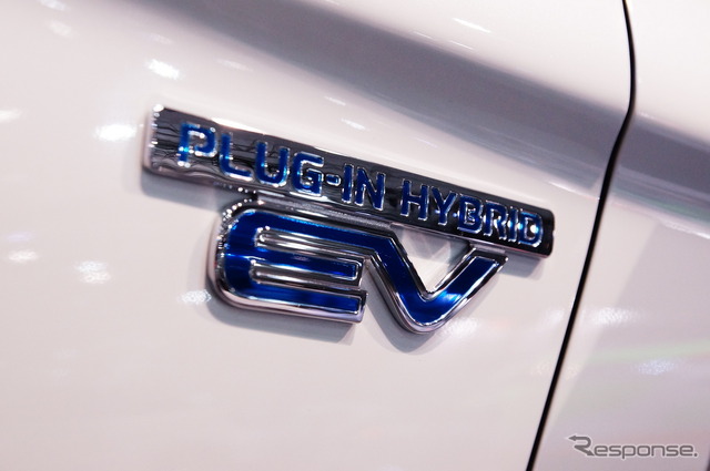三菱 アウトランダーPHEV シティクルーザー(東京オートサロン14)