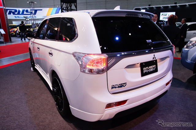 三菱 アウトランダーPHEV シティクルーザー(東京オートサロン14)