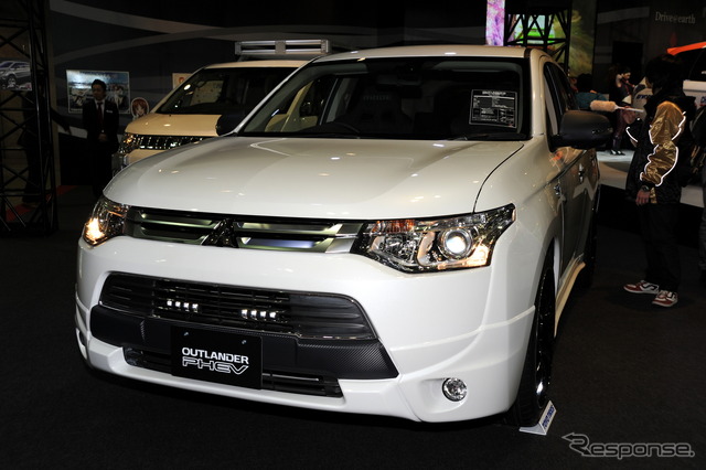 三菱 アウトランダーPHEV シティクルーザー（東京オートサロン14）