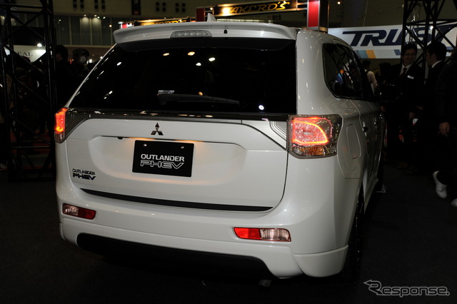 三菱 アウトランダーPHEV シティクルーザー(東京オートサロン14)