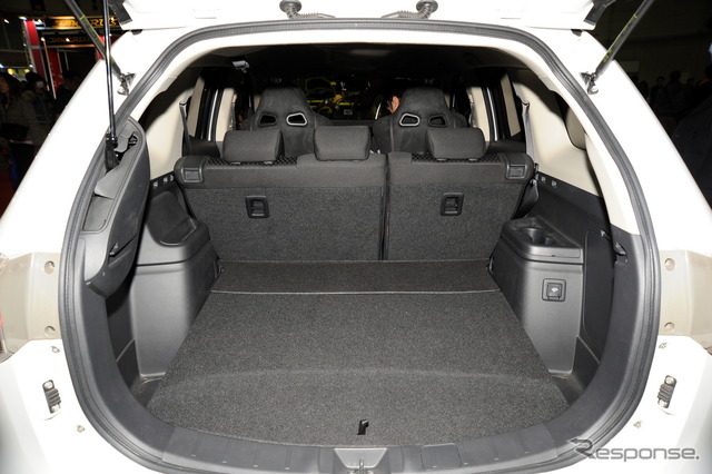 三菱 アウトランダーPHEV シティクルーザー(東京オートサロン14)