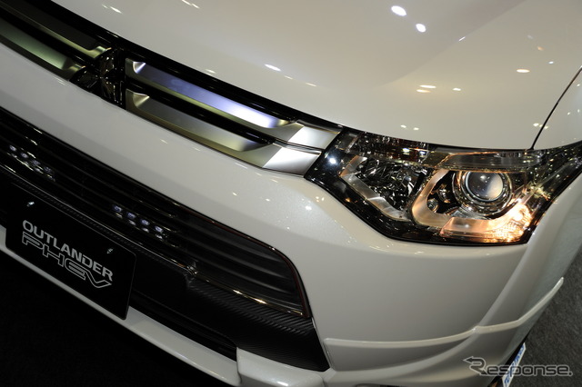 三菱 アウトランダーPHEV シティクルーザー(東京オートサロン14)