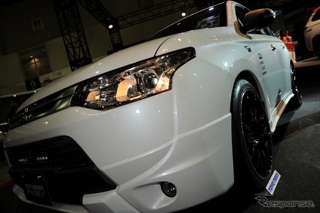 三菱 アウトランダーPHEV シティクルーザー(東京オートサロン14)