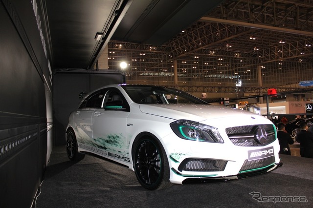 メルセデスベンツ・A 45 AMG 4MATIC PETRONAS Green Edition