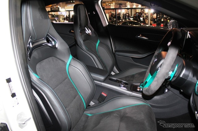 メルセデスベンツ・A 45 AMG 4MATIC PETRONAS Green Edition