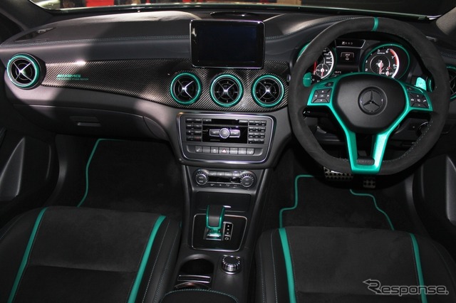 メルセデスベンツ・A 45 AMG 4MATIC PETRONAS Green Edition