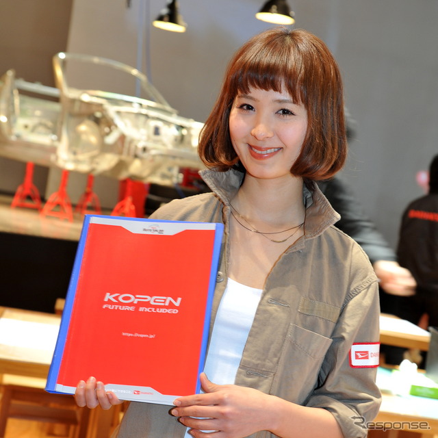 ダイハツブース コンパニオン(東京オートサロン14)