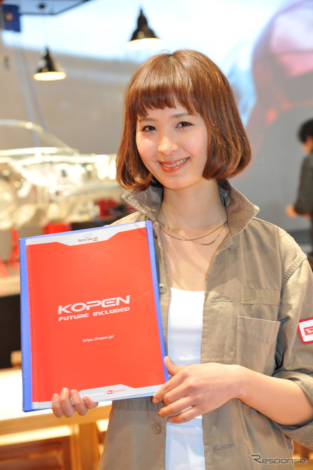 ダイハツブース コンパニオン(東京オートサロン14)