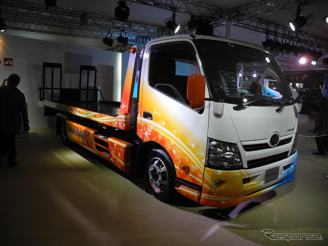 日野自動車のカスタムカー（東京オートサロン2014）