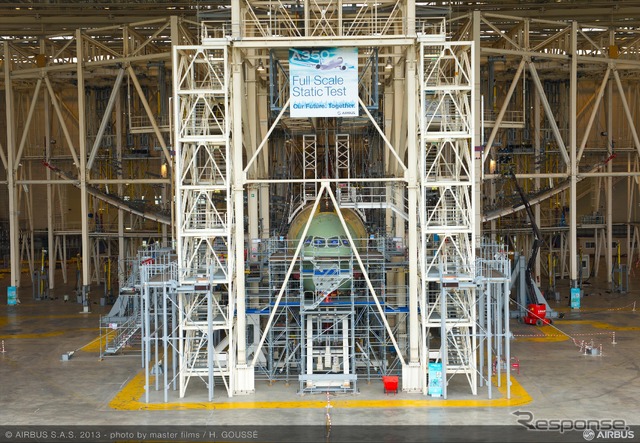 1.5倍の荷重を翼に受けて5mのたわみを見せるA350 XWBの翼端