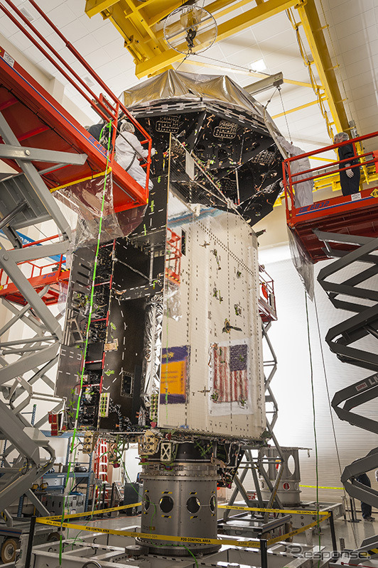 組み立てが完了し、システムテストが開始される5番目のMUOS通信衛星