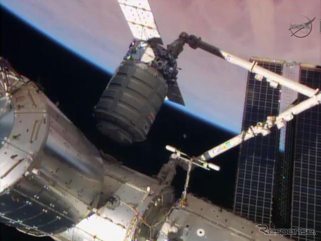 ハーモニーに結合されるシグナス補給船(Orb-1)(出典:JAXA/NASA)