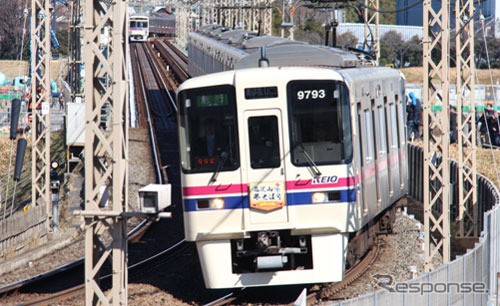 京王と東京都交通局は、2月22日に臨時列車「高尾山冬そば号」を運転。写真は昨年運転された「高尾山冬そば号」