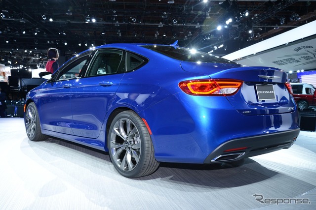 新型 クライスラー 200 の 200S